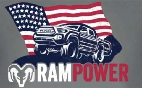 道奇Ram官方周边T恤闹AI乌龙：错用丰田皮卡 美国国旗还少10颗星