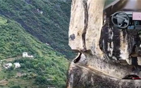 中国车主挂壁公路实测特斯拉智驾海外走红！马斯克转发后车主回应