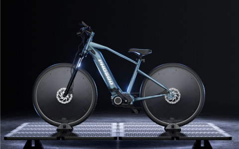 轮圈就是充电站！全球首款量产太阳能电单车发布：续航达193km