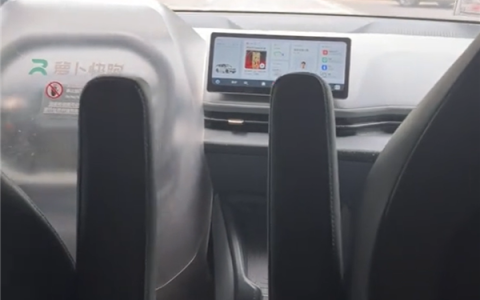 着急上班结果遇上佛系自动驾驶出租车！网友：隔着屏幕都感觉乘客要被气出内伤