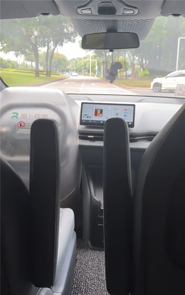 着急上班结果遇上佛系自动驾驶出租车！网友：隔着屏幕都感觉乘客要被气出内伤