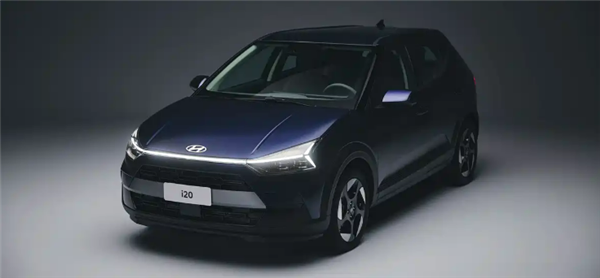 小型车变SUV!全新现代i20官图发布:曲面双联屏 贯穿灯组