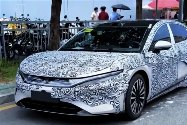 定位大型车!比亚迪D级旗舰大汉谍照曝光:续航超1000公里