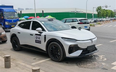 又一国产FUV！岚图追光S实车曝光：运动姿态确实帅