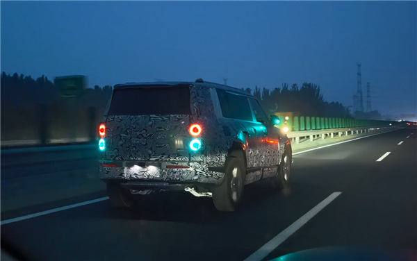 鸿蒙智行首款硬派SUV 享界G9实测:六盏小蓝灯全点亮