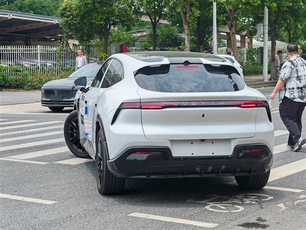 又一国产FUV！岚图追光S实车曝光：运动姿态确实帅