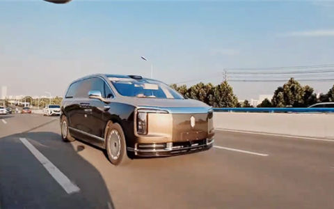 百万价位MPV！尊界V800实车曝光：车头巨大车标极其醒目
