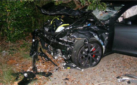 Model S自动驾驶致路人死亡 特斯拉被判赔2.4亿美元！三州总检察长要求撤销判决