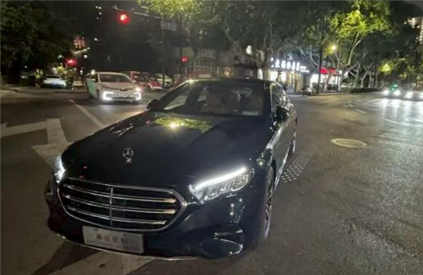 提车仅4小时!46万买的奔驰E300L方向盘三次锁死 厂家拒退换车