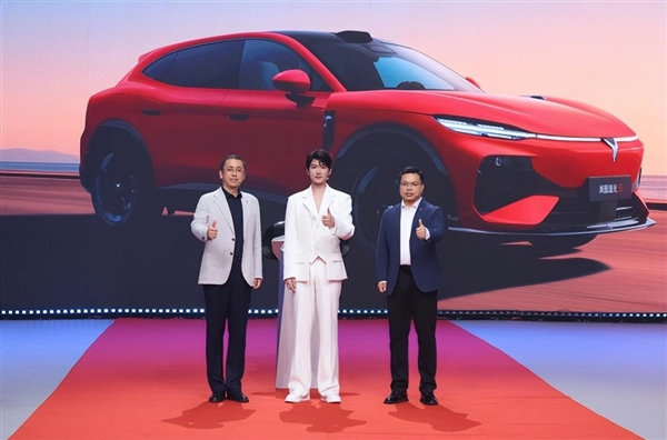 全球首款科技FUV！岚图追光S 30.99万正式预售：杨洋当场下订成001号车主