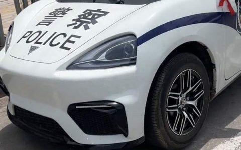 网友拍到倒三轮电摩警车直言太拉风！官方：可上牌 专用于巡逻