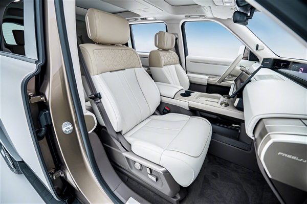 硬派三排座新能源SUV 神行者8内饰发布:46.3英寸远端屏吸睛