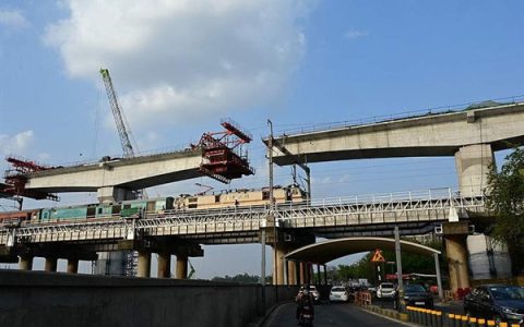 印度高铁被一拖再拖！日本前大臣急眼：印度人毫无信誉 全怪他们