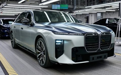 最大中期改款！新款宝马7系投产下线：首次引入品牌新世代技术