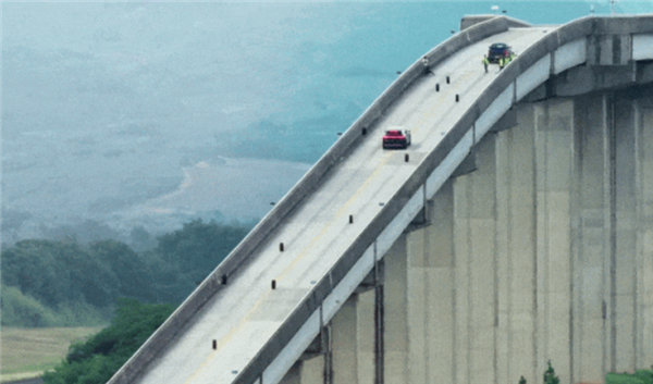 行业首个上坡动态极限避障 极氪8X把最危险的路况搬进了测试场