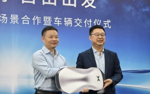 何小鹏亲自向神州租车交付1300台新车 CEO放话：选小鹏就是冲着智驾来的