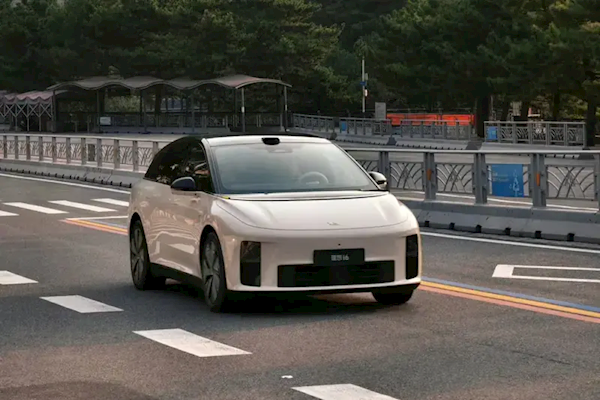 超越小米YU7!理想i6热销12万辆拿下上半年中大型SUV销冠