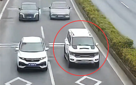 2.68万买的巨型老头乐皮卡开上路：暂扣车辆、处罚驾驶人