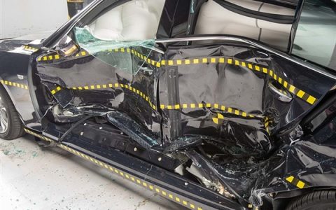 凯迪拉克CT5美国IIHS测试大翻车：两大核心耐撞项目只拿最低分