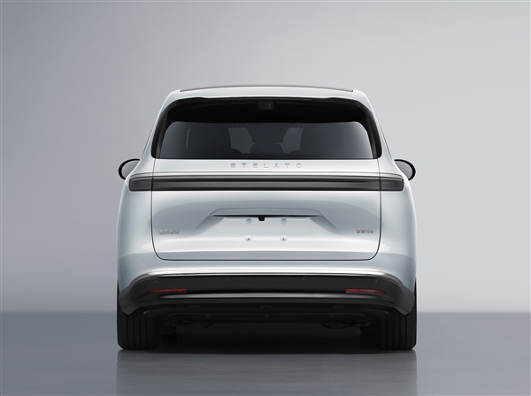 鸿蒙智行又一MPV 享界V8登陆工信部:预计售价30万级