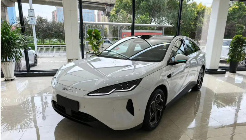 半年就换代背刺老车主?2027 款海豹 06 一出,秦 Max 直接坐不住