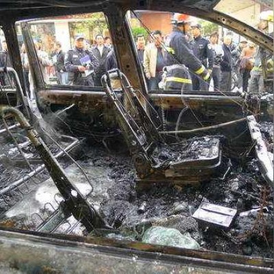 电车停车状态的安全性探究，预防自燃与保障电车安全